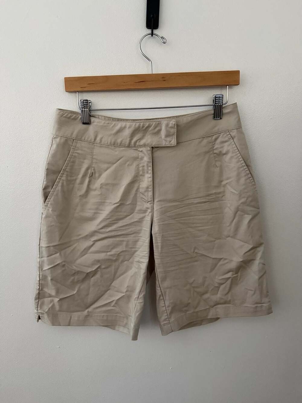 Nike Golf Dri-Fit Women's Tan Bermuda Shorts Size 4 w29”